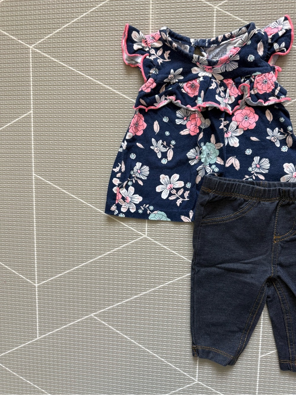 Carters|Baby girl matching set,Navy Floral Ruffle Top & Dark Denim Leggings•3M